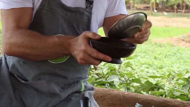 The Sri Lanka Diaries: Patrick Cooks Our Prawn Stir Fry Recipe Next to Sigiriya Rock смотреть онлайн