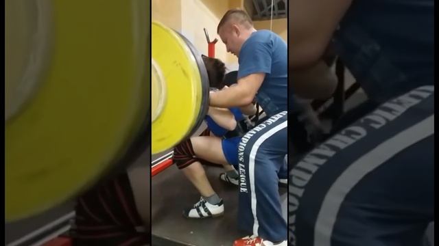 Приседания 110кг в 13 лет.Собственный вес 51кг.#пауэрлифтинг #приседания #присед #штанга смотреть онлайн