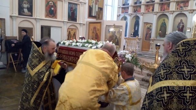 Крестный ход на утрене Великой Субботы с чином погребения. смотреть онлайн