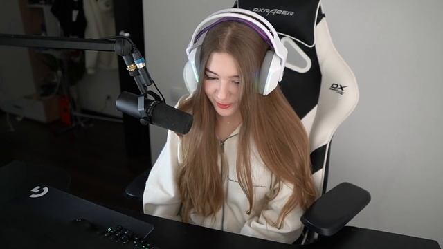 ревнует строго к его новой подружке смотреть онлайн