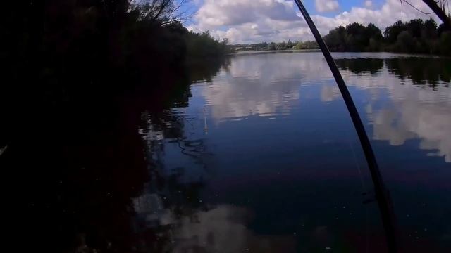 Трудовая рыбалка на КАРПА. Ловля карпа на поплавочную удочку.#familyfishing#Рыбалка#карп# #поплавок смотреть онлайн