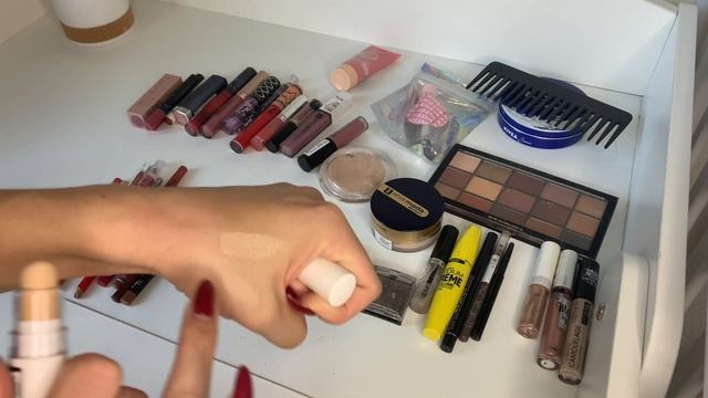 УБОРКА В ТУАЛЕТНОМ СТОЛИКЕ | РАЗБОР КОСМЕТИКИ | МОИ ФАВОРИТЫ смотреть онлайн