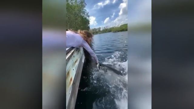 Без трусов мужчинам купаться строго запрещенно смотреть онлайн