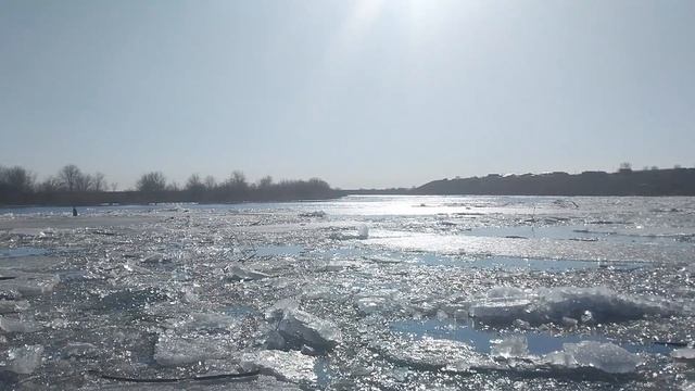 Ледоход 2023. Река Большой Иргиз. смотреть онлайн