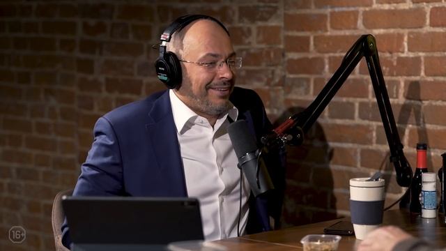 Психология детей. Почему мы боимся тараканов? Готовим насекомых / NikoLive Podcast #13 смотреть онлайн