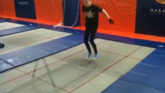 Trampolining gym / Прыжки на батуте Москва смотреть онлайн