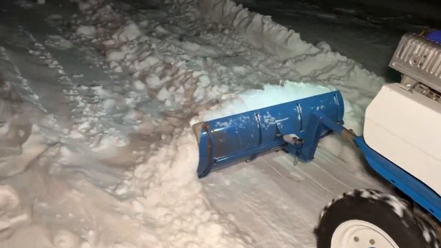 Уборка снега отвалом на мотоблоке Нева смотреть онлайн