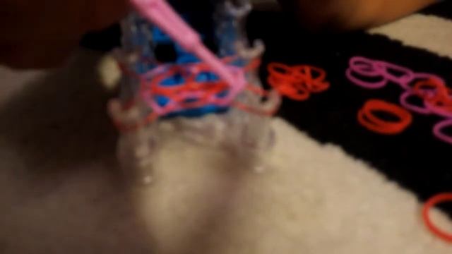 Как плести из резиночек ,,паутину spider-men" смотреть онлайн
