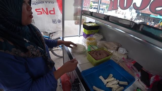 Muslims, Hindus, Christians: Indonesia... See what happens. смотреть онлайн