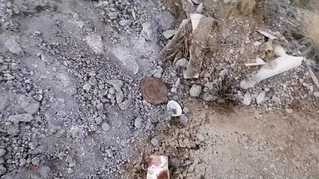 На старой свалке, без металла не останешься. смотреть онлайн