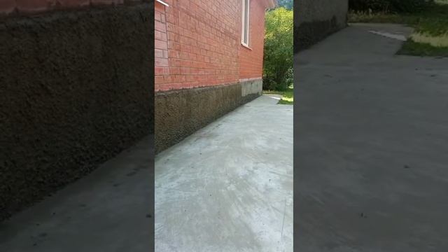 штукатуренный цоколь и набивка шубы на цоколь.