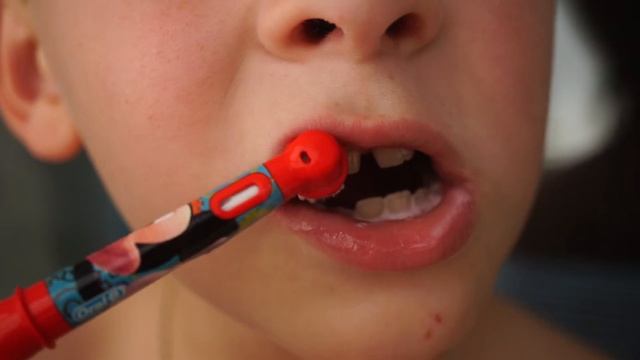 Braun Oral B Kids D10.513 чистим зубки смотреть онлайн