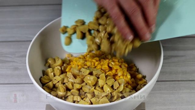 Простой вкусный салат с грибами и ветчиной от которого невозможно устоять. Готовится быстро смотреть онлайн