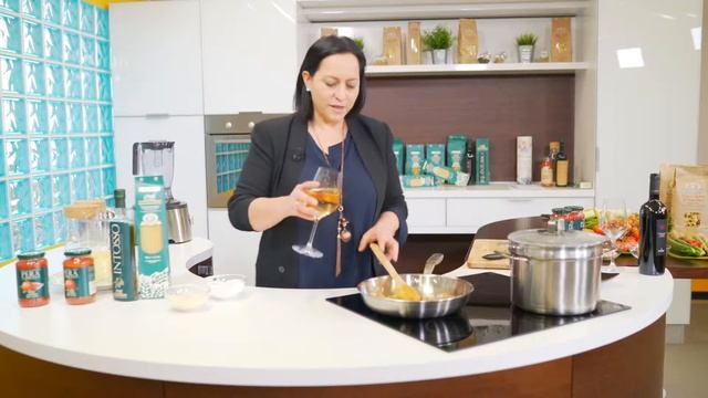 Cooking with Stefania - Spaghettone PrimoGrano Rustichella d'Abruzzo смотреть онлайн