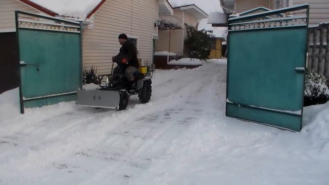 Чистка снега самодельным минитрактором смотреть онлайн