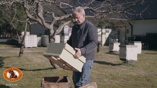 Beekeeping tips! Ardi Asten from Estonia introduces himself and his beehive смотреть онлайн