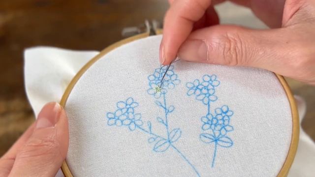 ワスレナグサの刺繍 / Hand Embroidery ; Forget-not-me