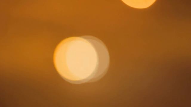 Футаж Размытые оранжевые огни движение Stock video footage смотреть онлайн