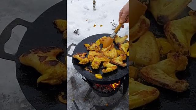 Уличная еда Сочи Лазаревское куриные крылышки на садже со специальными горными специями смотреть онлайн