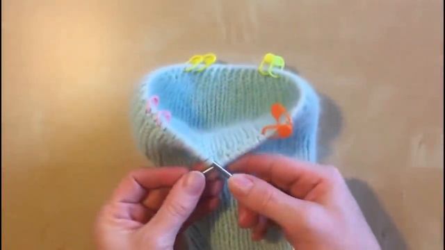 ЗИМНЯЯ ШАПОЧКА ТЫКОВКА ИЗ ПУХА НОРКИ РЕЗИНКОЙ 1/1. KNITTED HAT смотреть онлайн