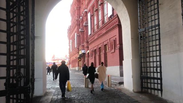 Вход на Красную площадь с Манежной площади смотреть онлайн