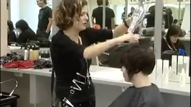 Мастер-класс по женским стрижкам.avi смотреть онлайн