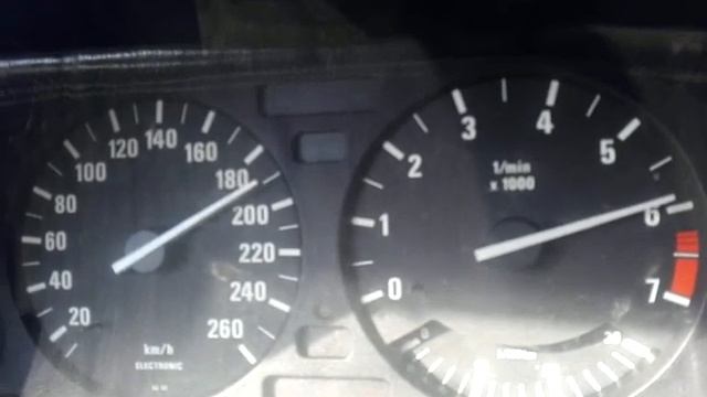 БМВ е34 525 до отсечки!!!разгоняем до максимума! смотреть онлайн