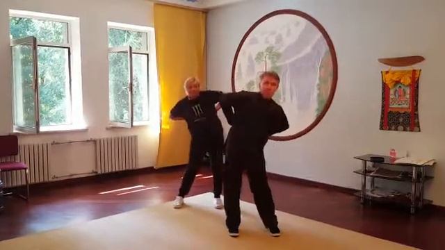 Чжун Юань Цигун. Волшебный дракон перемешивает море. смотреть онлайн