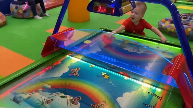 Исследуем парк активного отдыха и семейный центр))