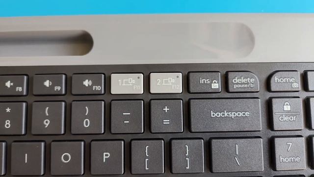 Logitech K580 Keyboard - Switch between computer and phone fast and easy смотреть онлайн
