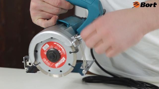 Обзор пилы циркулярной по камню BORT BHK-110-S