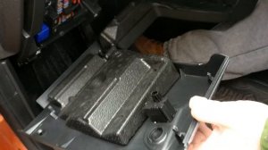 Скрытое подключение видеорегистратора Lada Vesta SW Cross (через блок предохранителей)