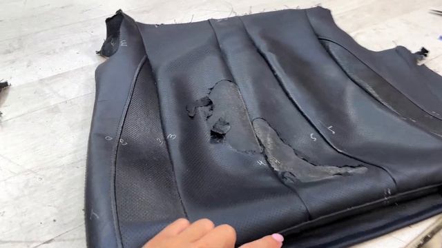 BMW 6 серии - ремонт передних сидений, перетяжка в структурную экокожу с перфорацией, замена ремней смотреть онлайн