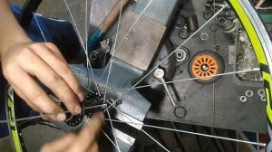 Переспицовка заднего колеса вело .