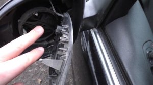 Замена зеркального элемента в зеркале заднего вида на Volkswagen Tiguan 1 поколения (2007-2011)
