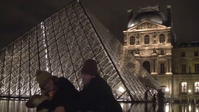 Strolling in Paris with my sharpei dog смотреть онлайн