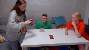 Макс ВЛЮБИЛСЯ В... КОГО? Маша VS Карина!