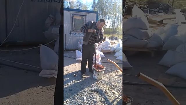 Подготовительные работы по укладки покрытия из резиновой крошки от компании RubbyStyle смотреть онлайн