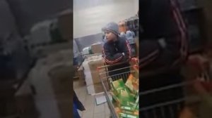 Школьник украл шоколадку в супермаркете и обматерил сотрудницу