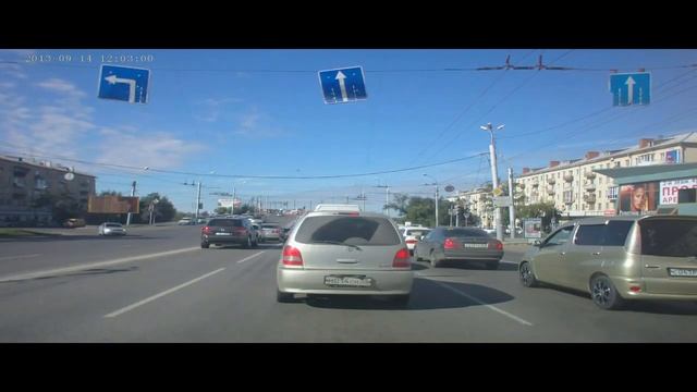 Каких только дебилов не встретишь на дороге в Омске смотреть онлайн