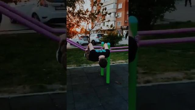 горизонтальный упор под турником в ласточку смотреть онлайн