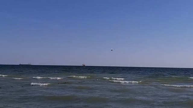 Полет на дельтаплане над морем смотреть онлайн