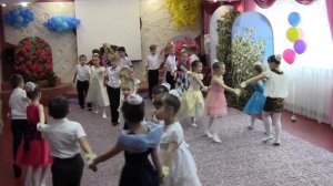 Вход на выпускной Ромашковое поле