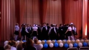 танец 1 "Б" класса  на последнем звонке