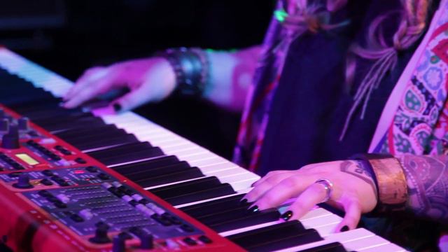 V A L T O || J U L E Z - Искренний смотреть онлайн