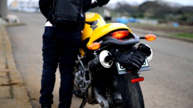 Ducati Monster 400 (M400ie) Exhaust sound смотреть онлайн