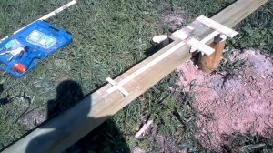 Приспособление для выборки пазов в брусе и доске при помощи ручного фрезера