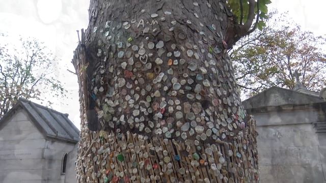 FAMOUS GRAVES and Ghost Stories | Père Lachaise Cemetery, Paris France смотреть онлайн