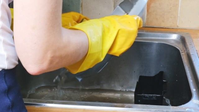 Tidy With Me! Cleaning My DeLonghi Magnifica Coffee Machine смотреть онлайн