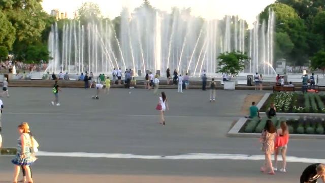Москва, Парк Культуры им. Горького, фонтаны смотреть онлайн